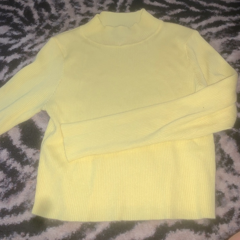 Cropped mock-neck